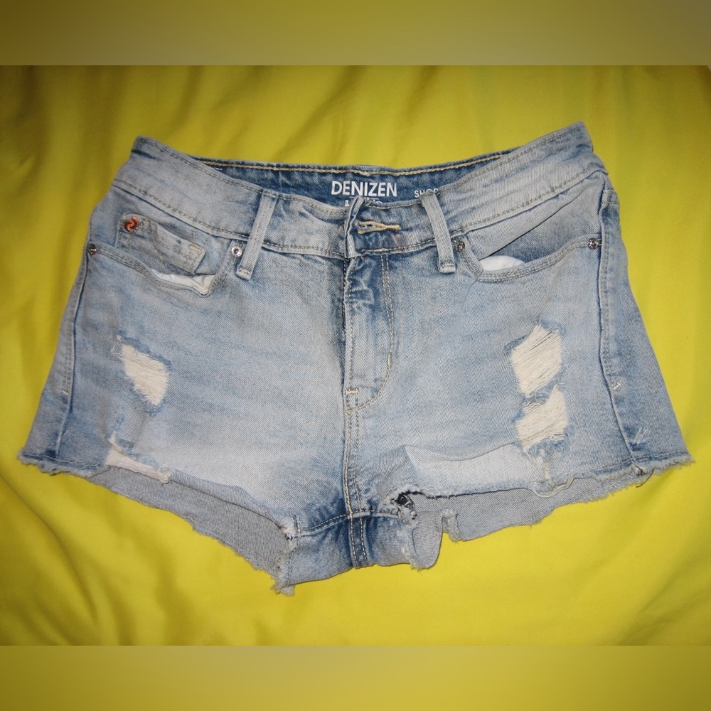 Levi’s Mid-rise Boyfriend Shortie